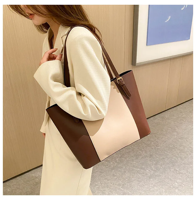 Minimalist Tote Bag with Detachable Inner Pouch Gold Hardware Large Capacity Shoulder Purse for Women Commuter Work Handbag
