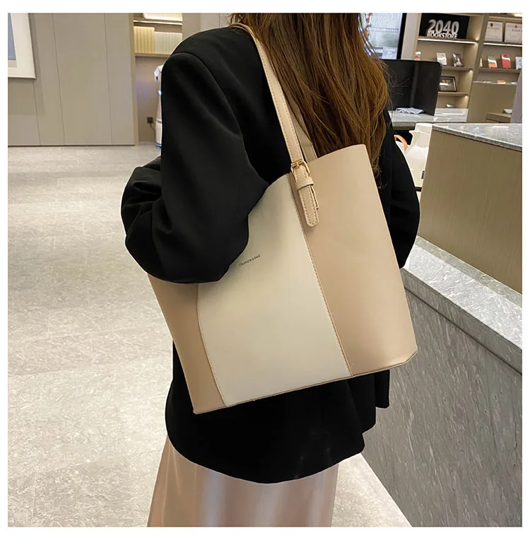 Minimalist Tote Bag with Detachable Inner Pouch Gold Hardware Large Capacity Shoulder Purse for Women Commuter Work Handbag