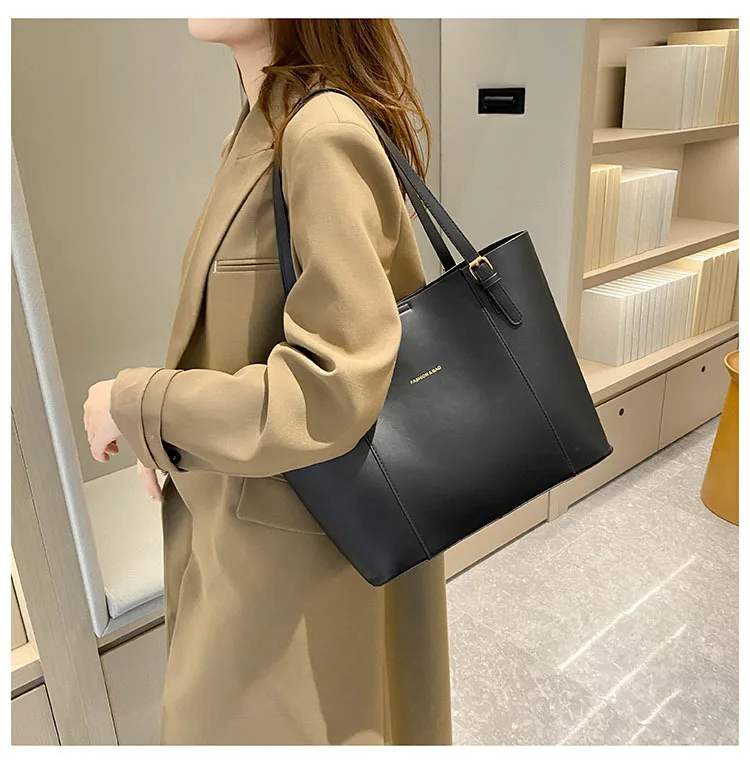 Minimalist Tote Bag with Detachable Inner Pouch Gold Hardware Large Capacity Shoulder Purse for Women Commuter Work Handbag