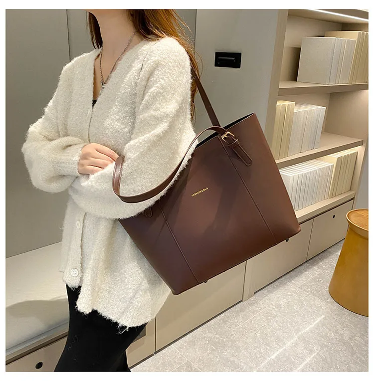 Minimalist Tote Bag with Detachable Inner Pouch Gold Hardware Large Capacity Shoulder Purse for Women Commuter Work Handbag