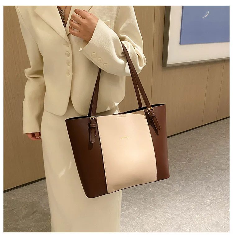 Minimalist Tote Bag with Detachable Inner Pouch Gold Hardware Large Capacity Shoulder Purse for Women Commuter Work Handbag