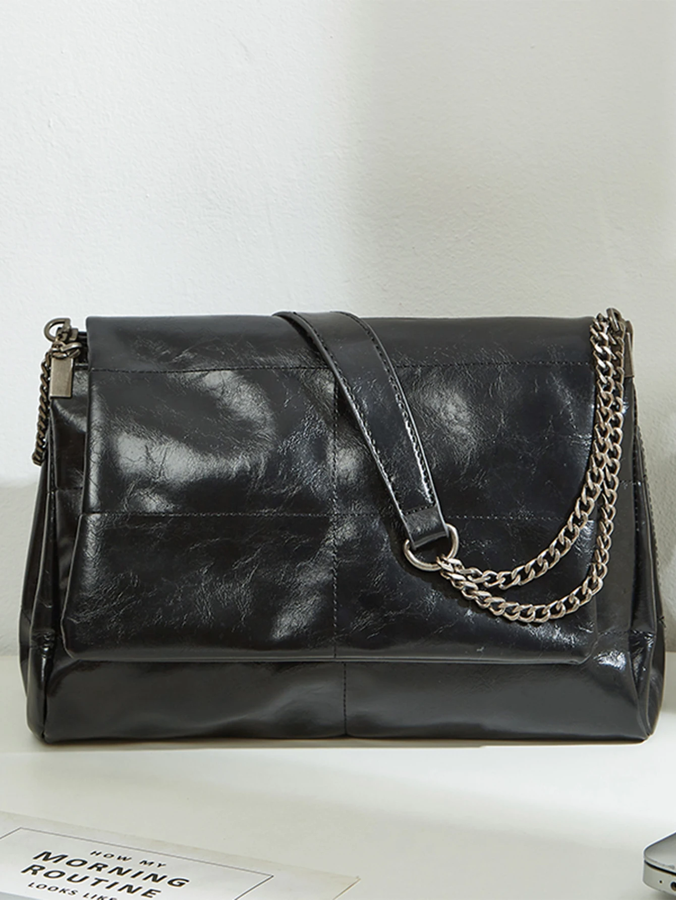 Large Capacity Commuting Bag 2024 New Spring/Summer Women's Chain Tote Bag, High-End and Fashionable Single Shoulder Underarm Bag