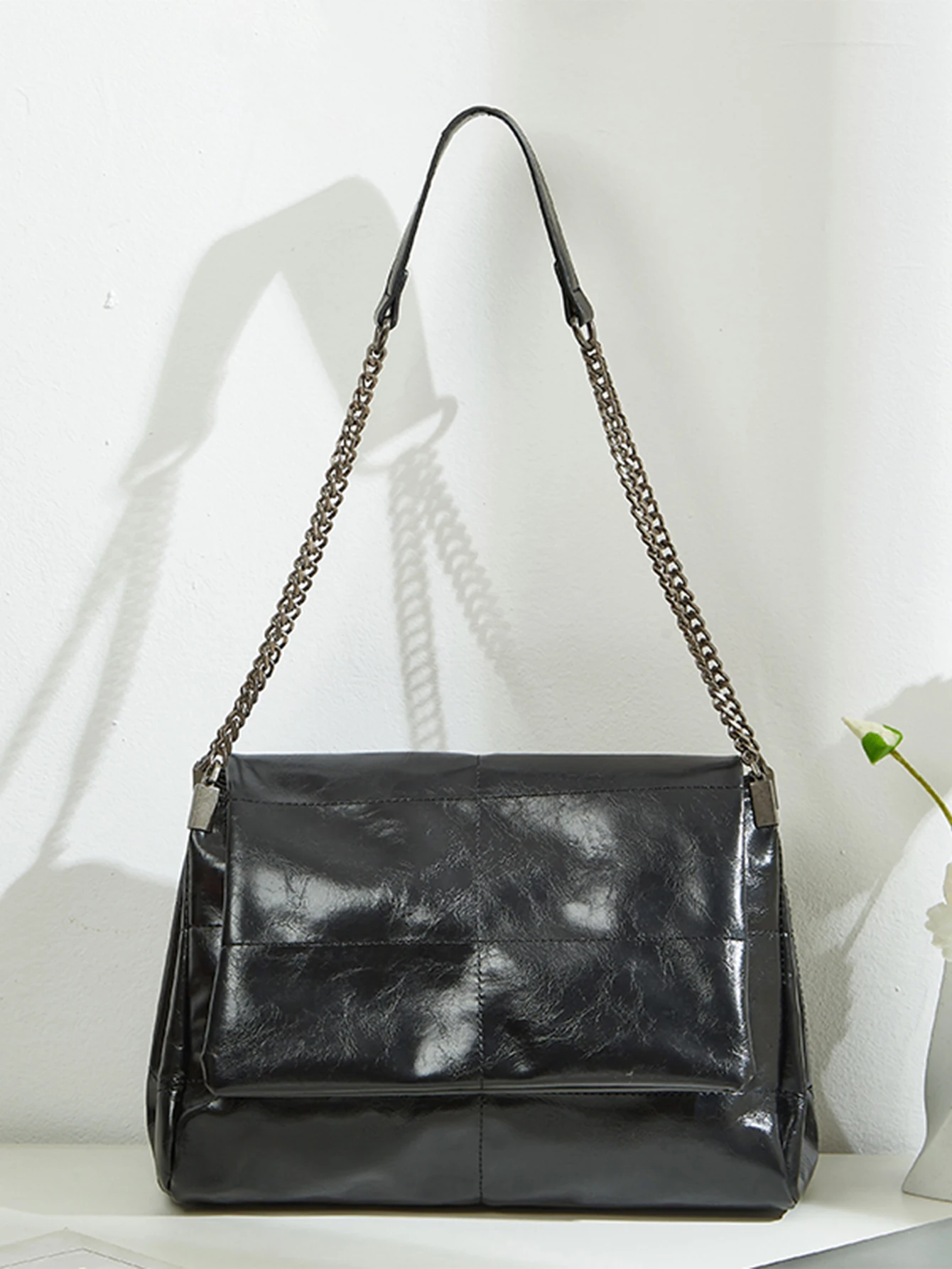 Large Capacity Commuting Bag 2024 New Spring/Summer Women's Chain Tote Bag, High-End and Fashionable Single Shoulder Underarm Bag