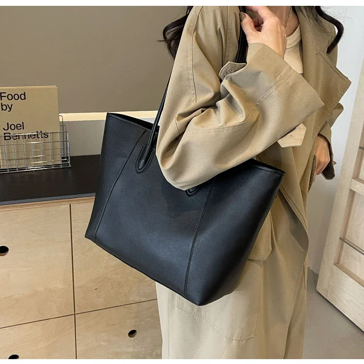 Hot Selling Light Luxury Sewing Thread PU Zipper Women's Handbag High Quality Fashionable Commuting Women's Shoulder Bag
