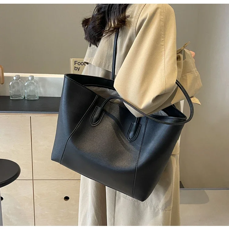 Hot Selling Light Luxury Sewing Thread PU Zipper Women's Handbag High Quality Fashionable Commuting Women's Shoulder Bag