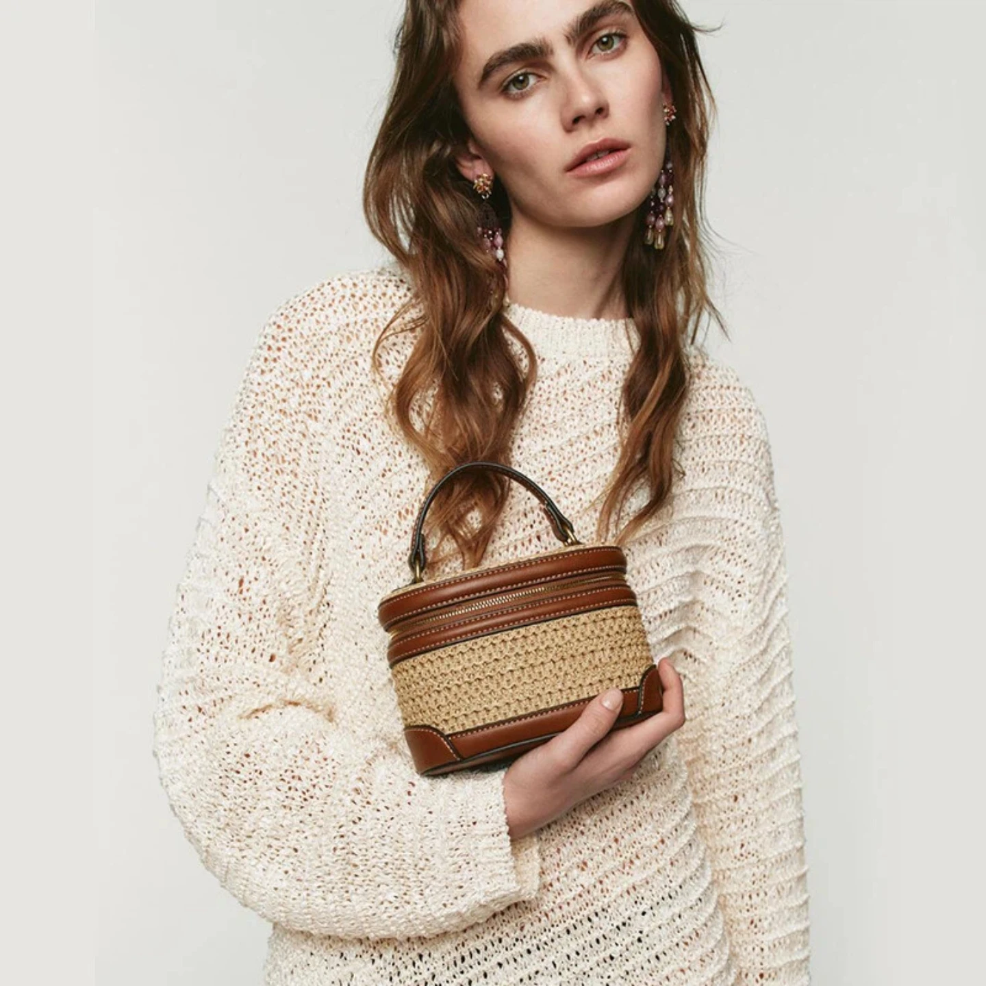 2026 Spring/Summer Woven Straw Bag for Women, Raffia Beach Vacation Handbag, Vintage Straw Box-Shaped Cosmetic Bag, Brown Faux Leather Trimmed Bag, Embellished with Stitching Details, Metal Double Zipper Closure, Suita