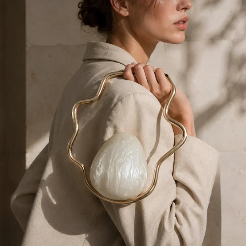 Egg Shape Wave Metal Ring Handle Evening Clutch Bag Fashion Banquet Party Handbag Elegant Wedding Purse Designer Chic Wristlet