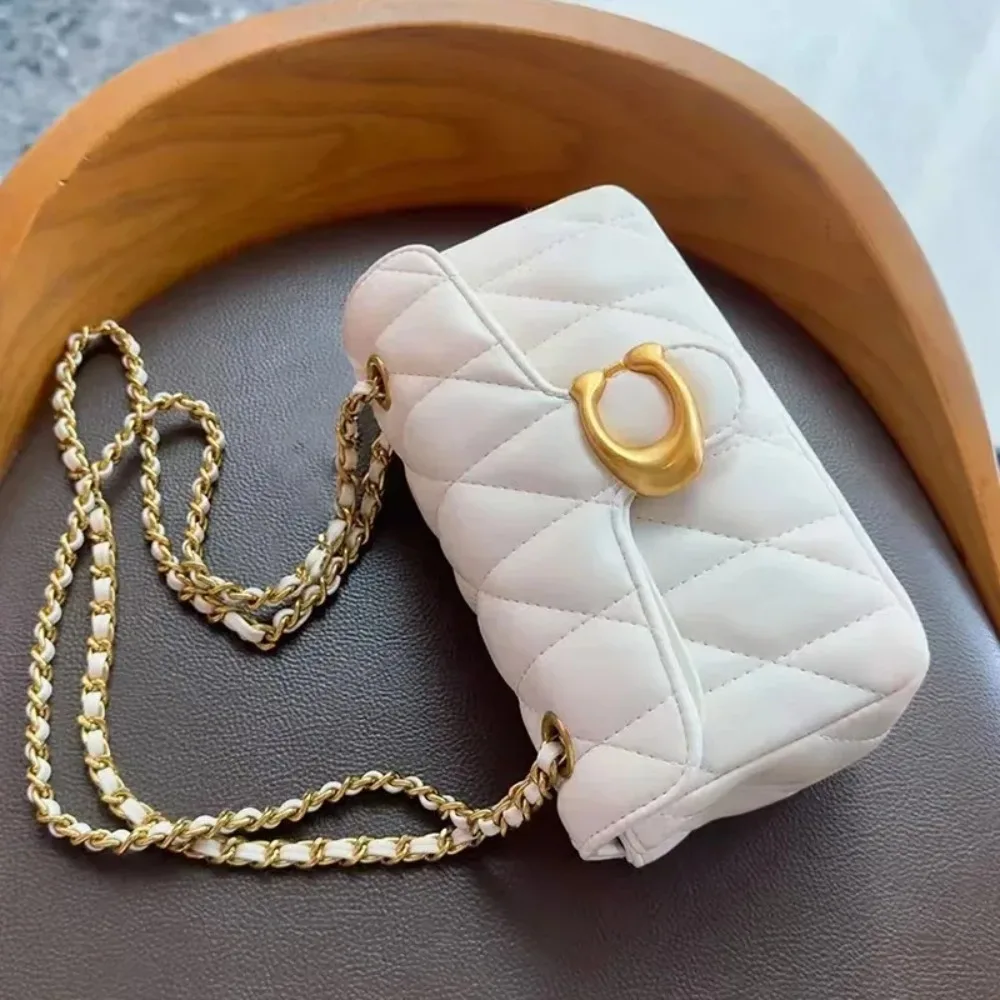 Premium Leather Wallet with Retro Design Shoulder Bag, Luxurious Women's Crossbody Bag with Adjustable Shoulder Strap