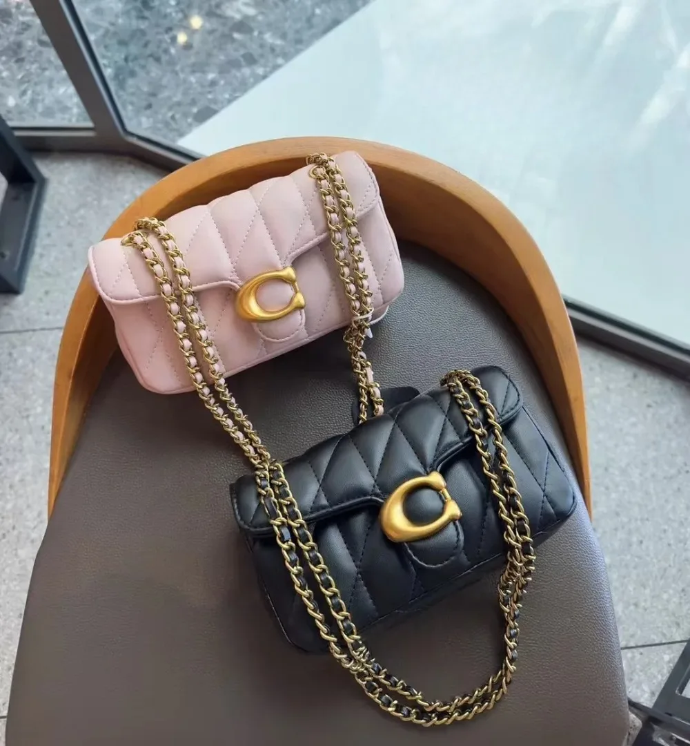 Premium Leather Wallet with Retro Design Shoulder Bag, Luxurious Women's Crossbody Bag with Adjustable Shoulder Strap