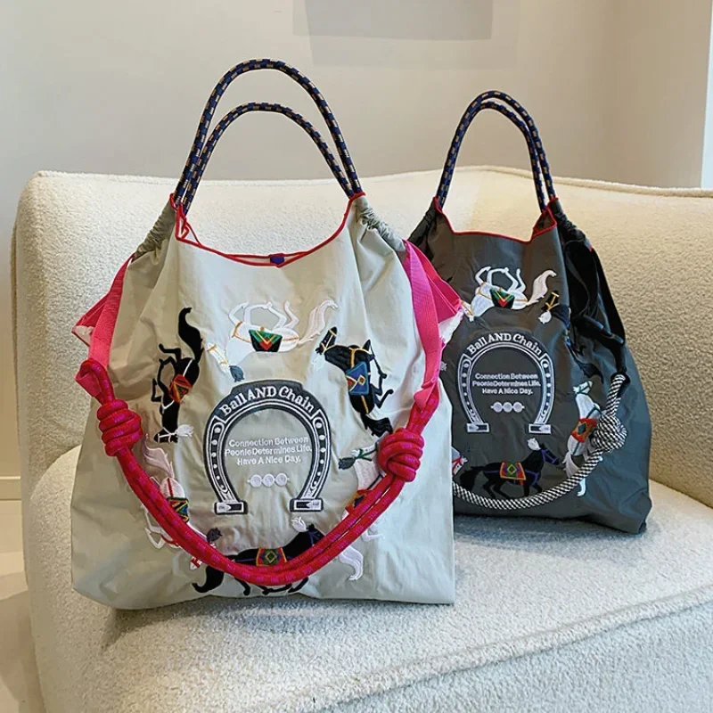 Women's embroidered nylon tote bag Large capacity messenger bag Women's casual commuter shopping bag
