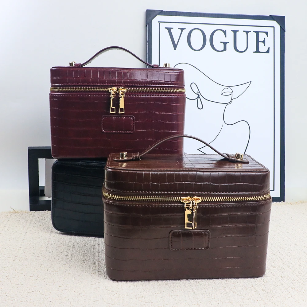 Customized Name PU Leather Crocodile-Patterned Multi-Zone Storage Large Capacity Portable Travel Handbag Makeup Bag Toiletry Bag