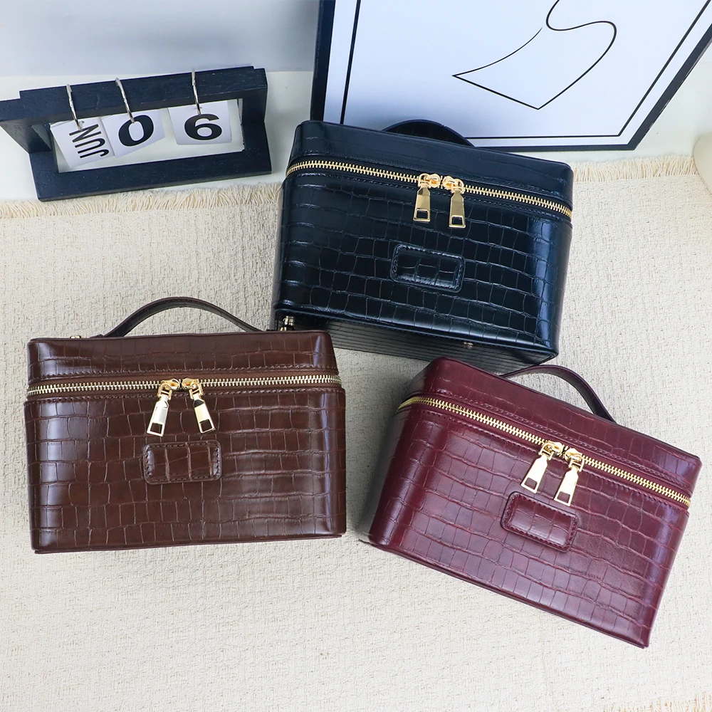 Customized Name PU Leather Crocodile-Patterned Multi-Zone Storage Large Capacity Portable Travel Handbag Makeup Bag Toiletry Bag