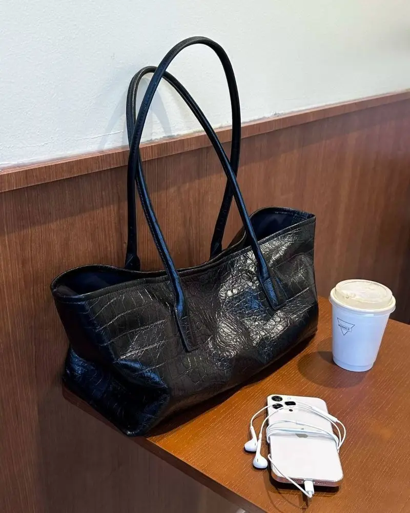 Retro Black Tote Bag Women Faux Crocodile Embossed Leather Large Capacity Shoulder Bag Ladies Fashion Commute Versatile Handbag