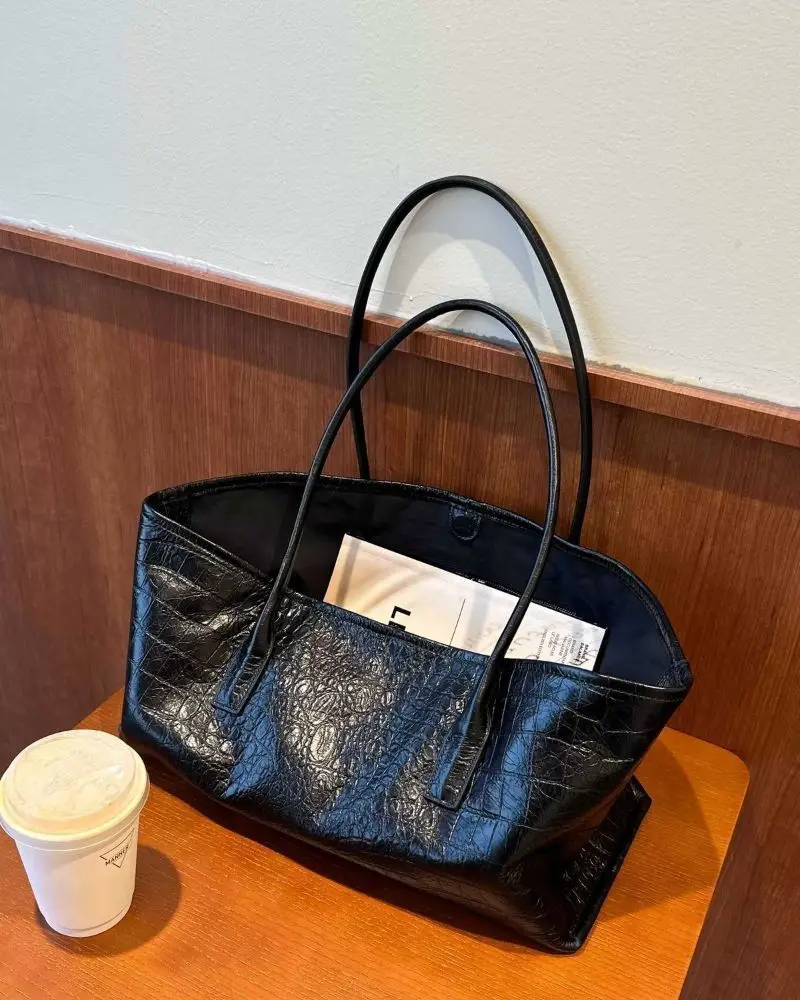 Retro Black Tote Bag Women Faux Crocodile Embossed Leather Large Capacity Shoulder Bag Ladies Fashion Commute Versatile Handbag