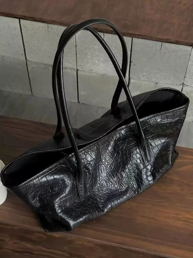 Retro Black Tote Bag Women Faux Crocodile Embossed Leather Large Capacity Shoulder Bag Ladies Fashion Commute Versatile Handbag