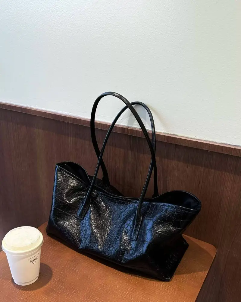 Retro Black Tote Bag Women Faux Crocodile Embossed Leather Large Capacity Shoulder Bag Ladies Fashion Commute Versatile Handbag