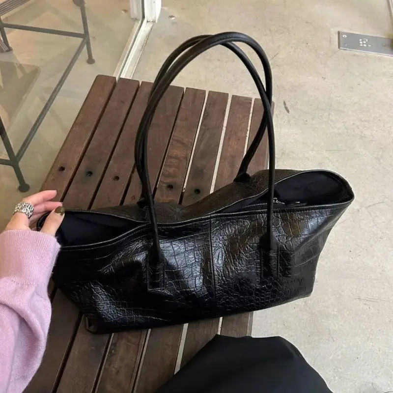 Retro Black Tote Bag Women Faux Crocodile Embossed Leather Large Capacity Shoulder Bag Ladies Fashion Commute Versatile Handbag