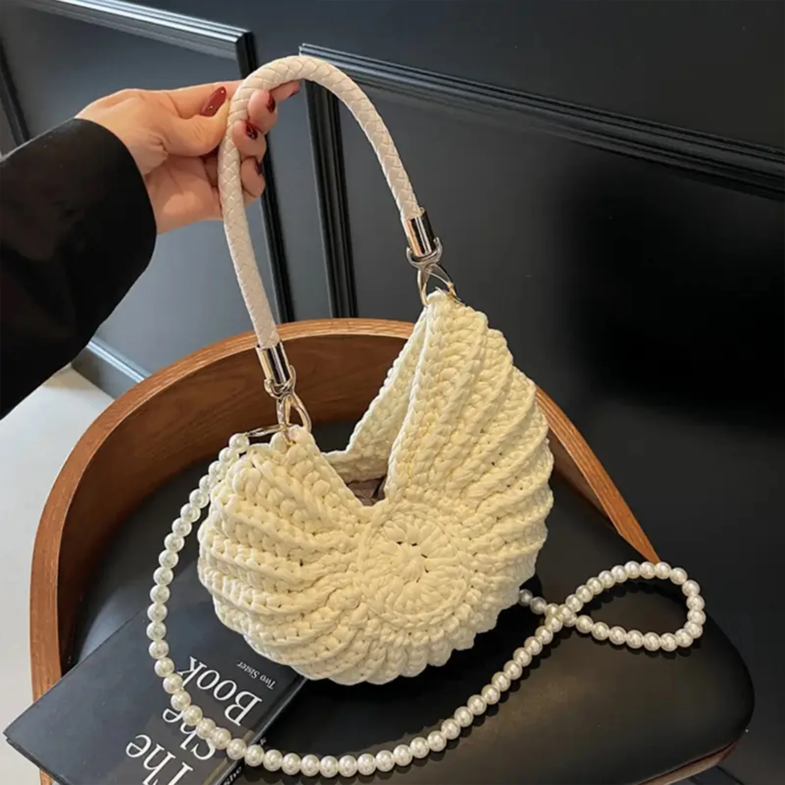 Handwoven Shell Handbag with Pearl Chain Strap, Large Capacity Boho Beach Bag for Women, Beige Summer Vacation Tote Bag, Ideal f