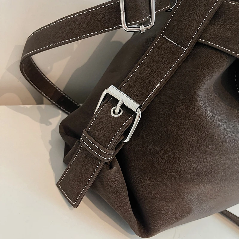 Large Capacity Soft Leather Tote Bag Fashion Belt Buckle Handbag New Shoulder Messenger Bag Retro Hot Girl Motorcycle Bag