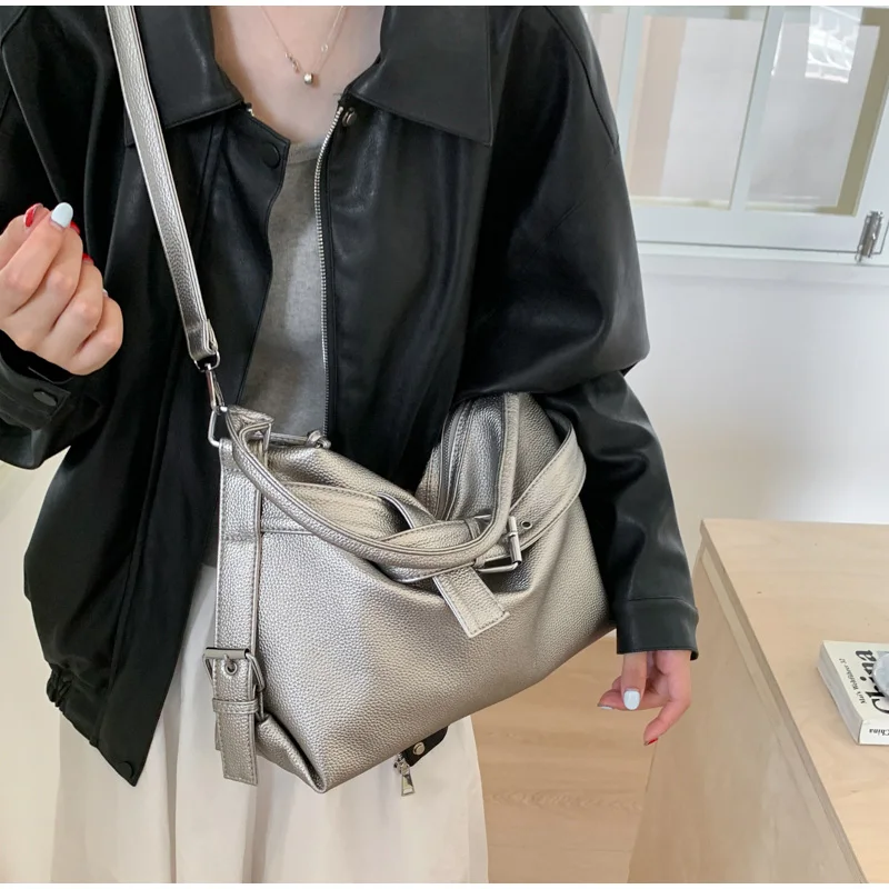 Large Capacity Soft Leather Tote Bag Fashion Belt Buckle Handbag New Shoulder Messenger Bag Retro Hot Girl Motorcycle Bag