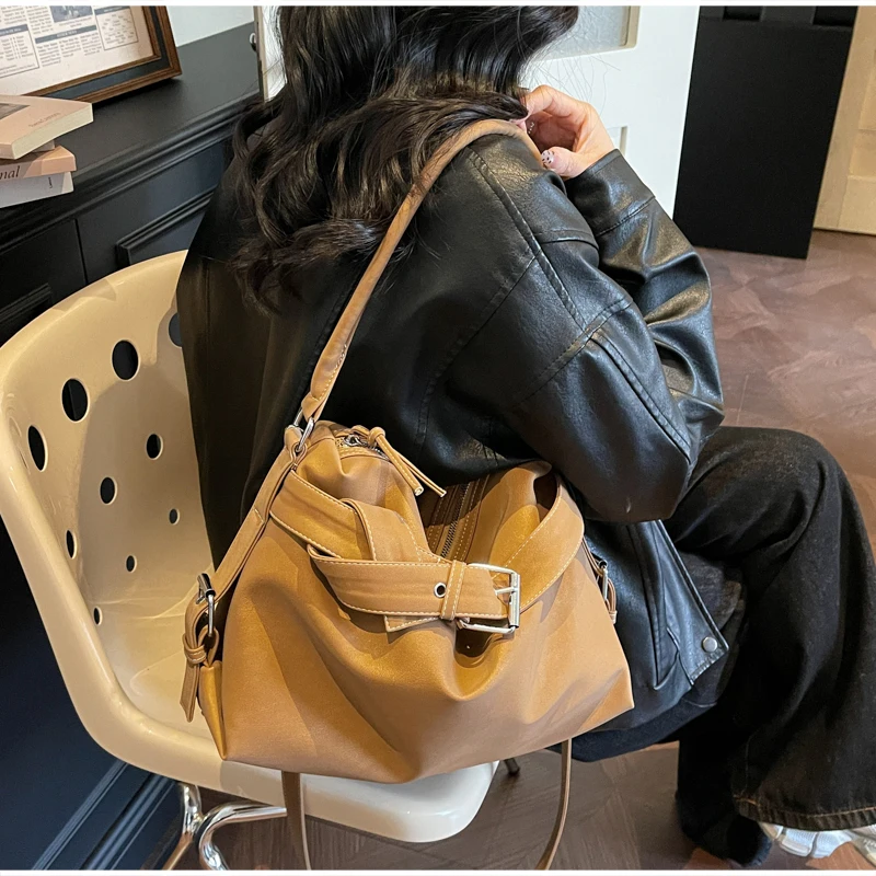 Large Capacity Soft Leather Tote Bag Fashion Belt Buckle Handbag New Shoulder Messenger Bag Retro Hot Girl Motorcycle Bag