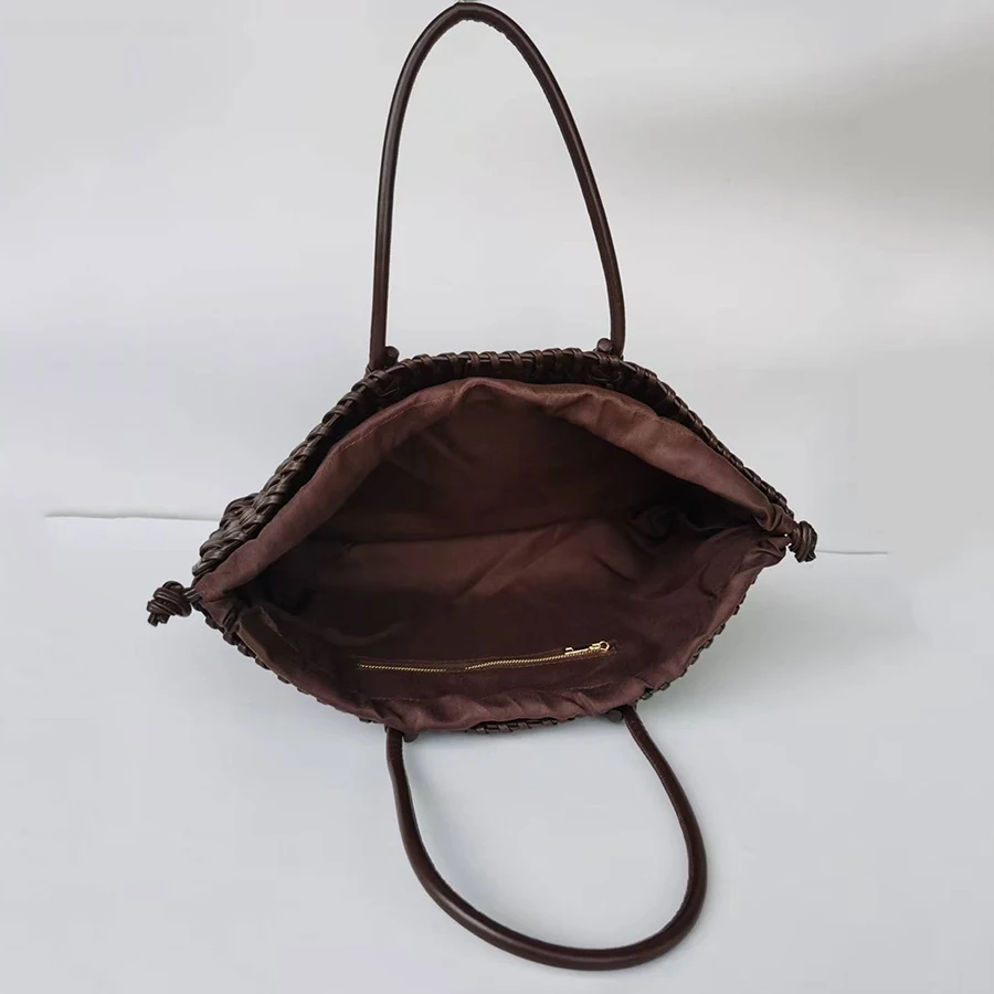 New niche Commuting Woven Hand-Held Shoulder Bag, Fashionable and Versatile, Super Large Capacity Tote Bag