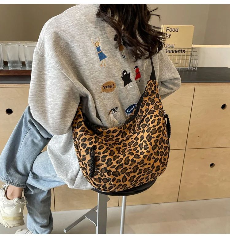 Unique Leopard Print Hobo Bag Sporty Commuting All Rounder Shoulder Crossbody Bag Versatile and Stylish Cosmetic Bag for Women