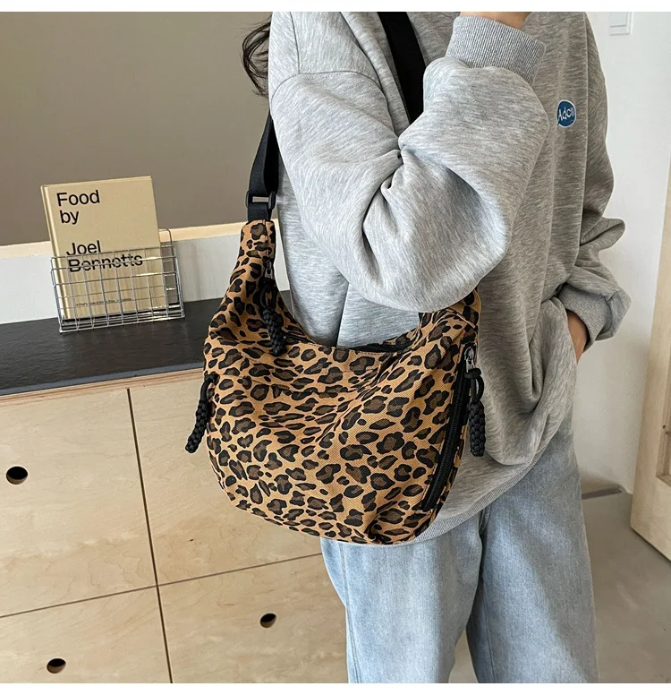 Unique Leopard Print Hobo Bag Sporty Commuting All Rounder Shoulder Crossbody Bag Versatile and Stylish Cosmetic Bag for Women