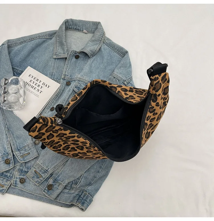 Unique Leopard Print Hobo Bag Sporty Commuting All Rounder Shoulder Crossbody Bag Versatile and Stylish Cosmetic Bag for Women
