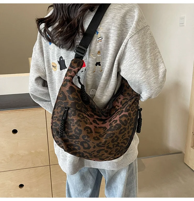Unique Leopard Print Hobo Bag Sporty Commuting All Rounder Shoulder Crossbody Bag Versatile and Stylish Cosmetic Bag for Women