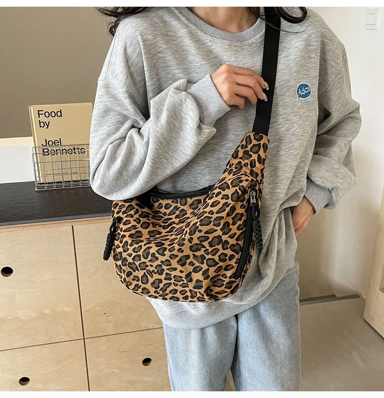 Unique Leopard Print Hobo Bag Sporty Commuting All Rounder Shoulder Crossbody Bag Versatile and Stylish Cosmetic Bag for Women