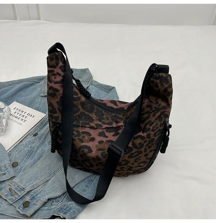 Unique Leopard Print Hobo Bag Sporty Commuting All Rounder Shoulder Crossbody Bag Versatile and Stylish Cosmetic Bag for Women