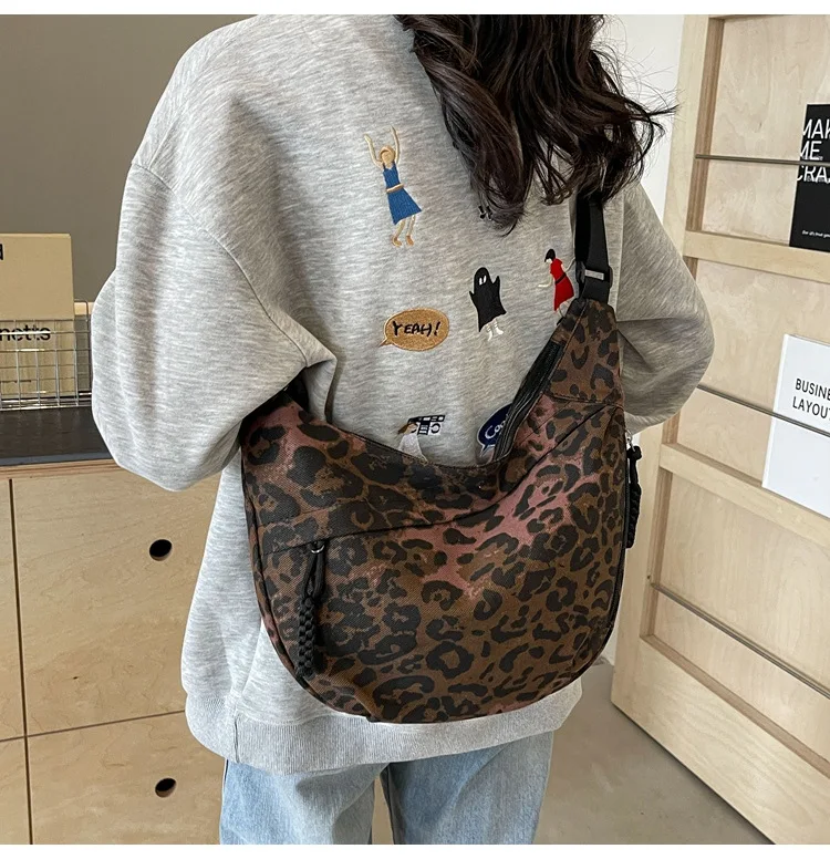 Unique Leopard Print Hobo Bag Sporty Commuting All Rounder Shoulder Crossbody Bag Versatile and Stylish Cosmetic Bag for Women