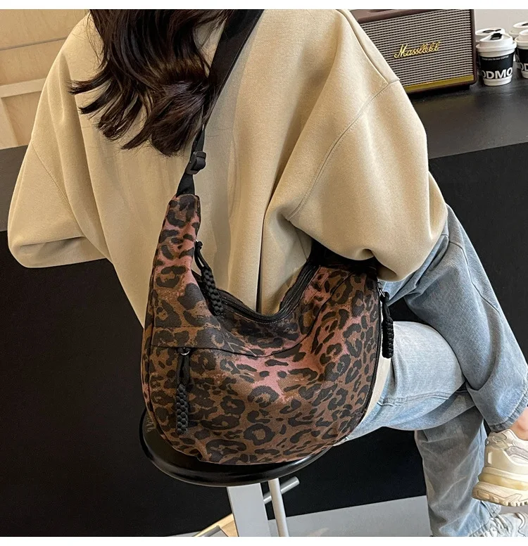 Unique Leopard Print Hobo Bag Sporty Commuting All Rounder Shoulder Crossbody Bag Versatile and Stylish Cosmetic Bag for Women