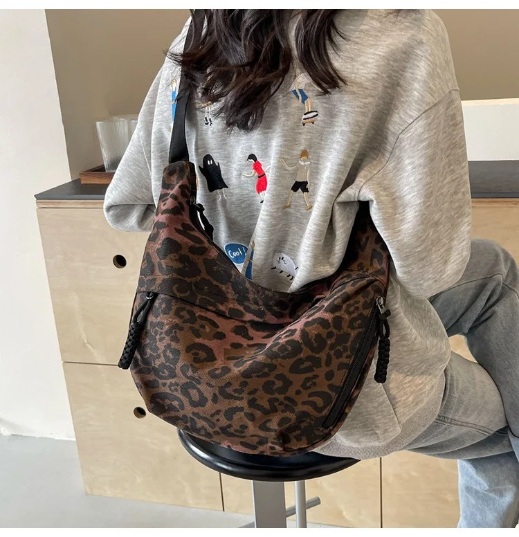 Unique Leopard Print Hobo Bag Sporty Commuting All Rounder Shoulder Crossbody Bag Versatile and Stylish Cosmetic Bag for Women