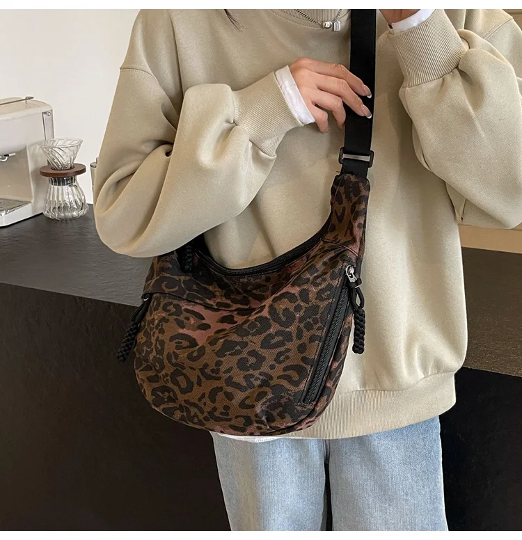 Unique Leopard Print Hobo Bag Sporty Commuting All Rounder Shoulder Crossbody Bag Versatile and Stylish Cosmetic Bag for Women