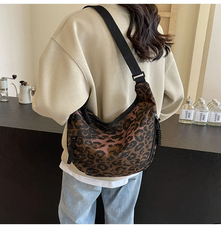 Unique Leopard Print Hobo Bag Sporty Commuting All Rounder Shoulder Crossbody Bag Versatile and Stylish Cosmetic Bag for Women