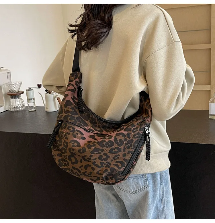 Unique Leopard Print Hobo Bag Sporty Commuting All Rounder Shoulder Crossbody Bag Versatile and Stylish Cosmetic Bag for Women
