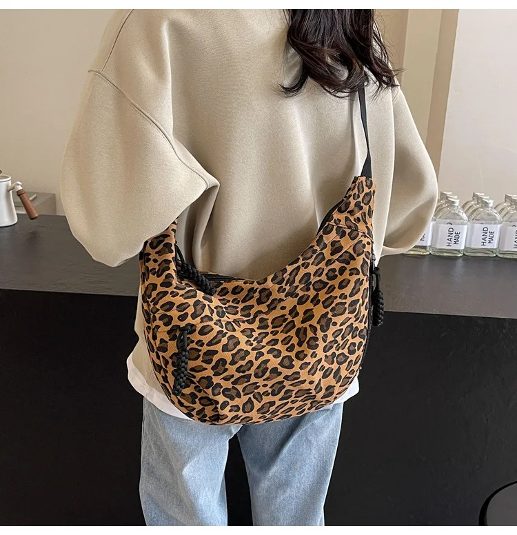 Unique Leopard Print Hobo Bag Sporty Commuting All Rounder Shoulder Crossbody Bag Versatile and Stylish Cosmetic Bag for Women