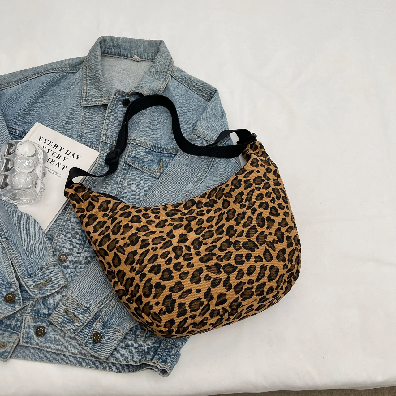 Unique Leopard Print Hobo Bag Sporty Commuting All Rounder Shoulder Crossbody Bag Versatile and Stylish Cosmetic Bag for Women