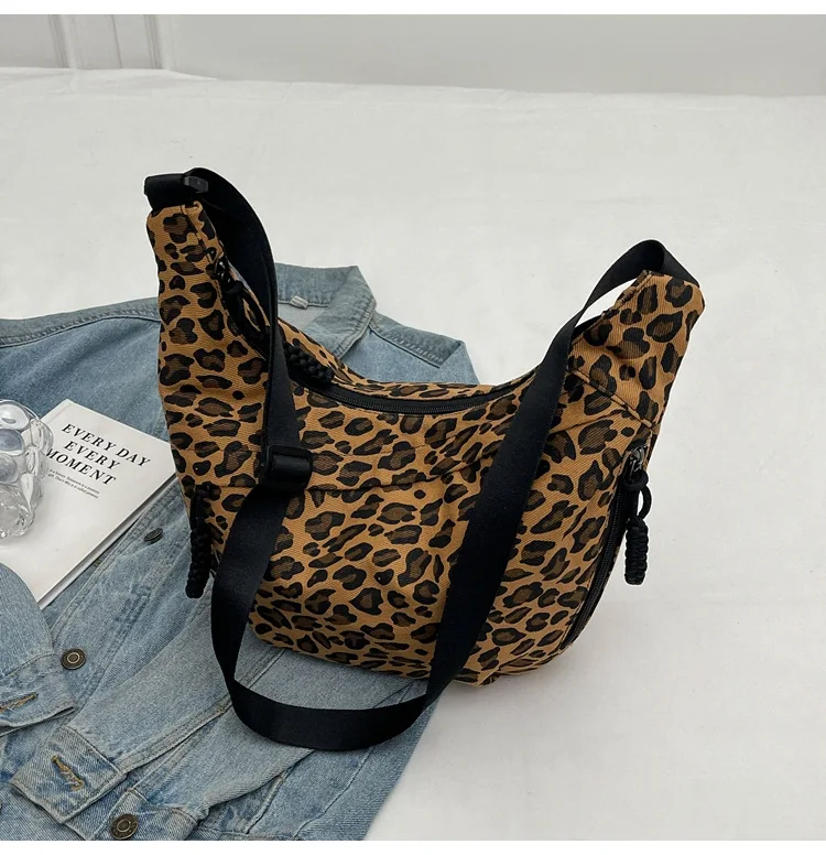 Unique Leopard Print Hobo Bag Sporty Commuting All Rounder Shoulder Crossbody Bag Versatile and Stylish Cosmetic Bag for Women