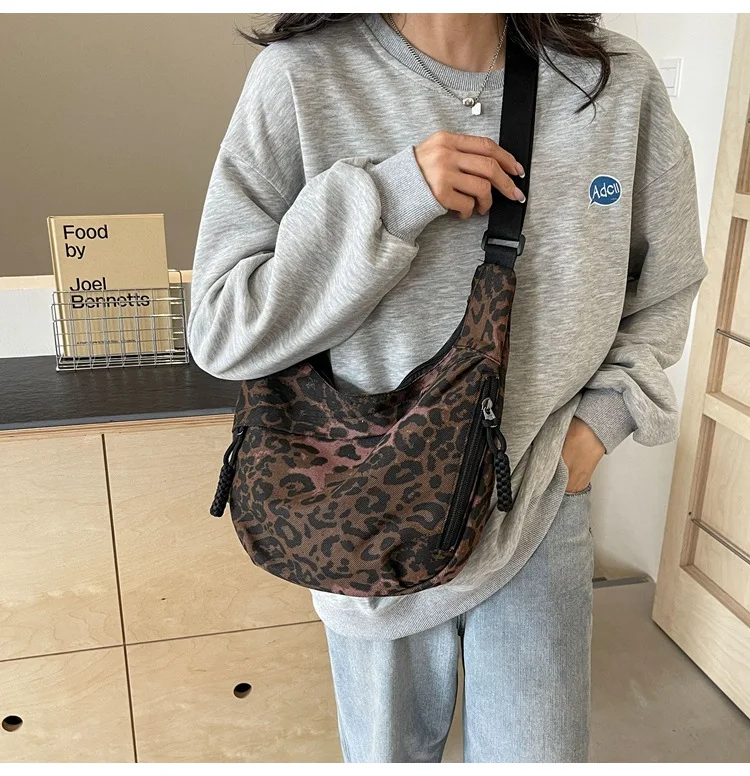 Unique Leopard Print Hobo Bag Sporty Commuting All Rounder Shoulder Crossbody Bag Versatile and Stylish Cosmetic Bag for Women