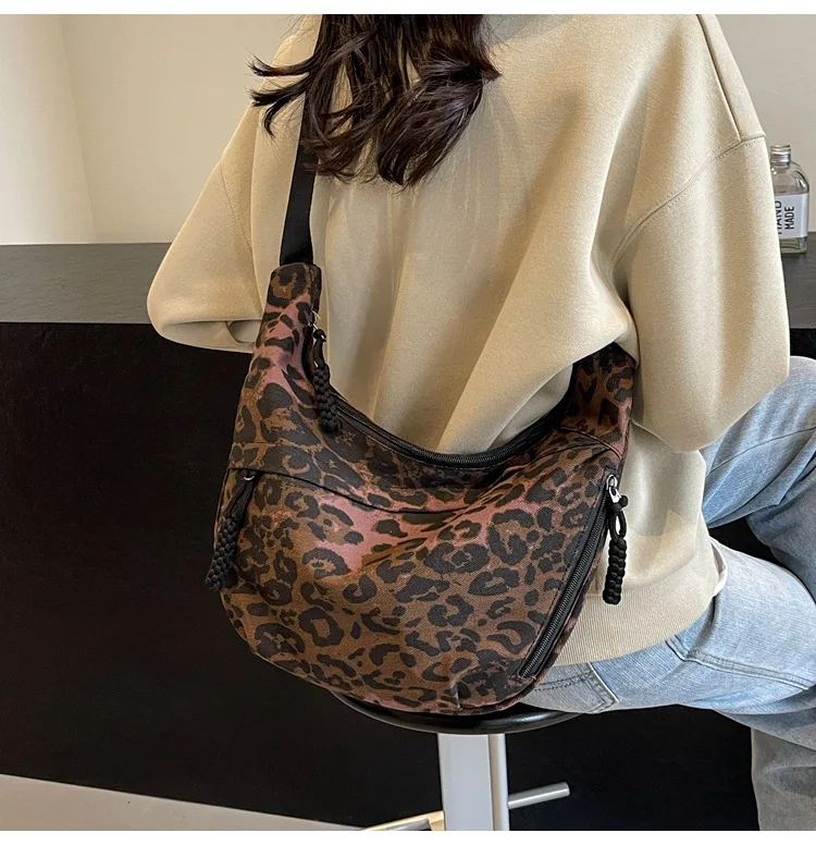 Unique Leopard Print Hobo Bag Sporty Commuting All Rounder Shoulder Crossbody Bag Versatile and Stylish Cosmetic Bag for Women
