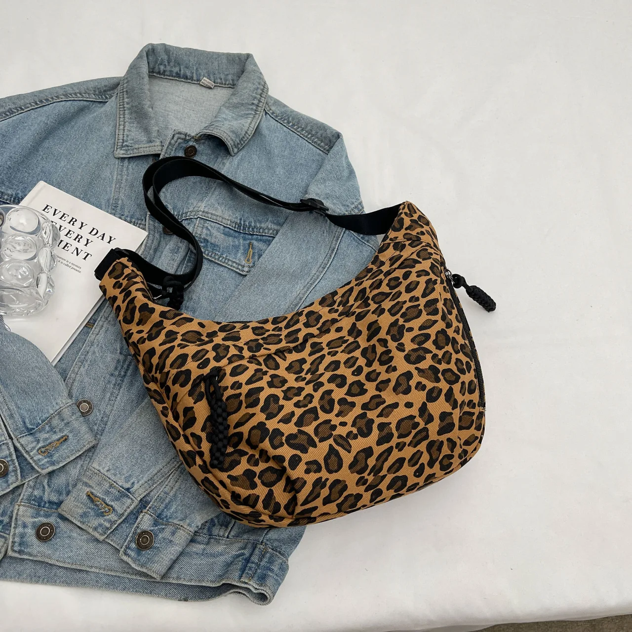 Unique Leopard Print Hobo Bag Sporty Commuting All Rounder Shoulder Crossbody Bag Versatile and Stylish Cosmetic Bag for Women