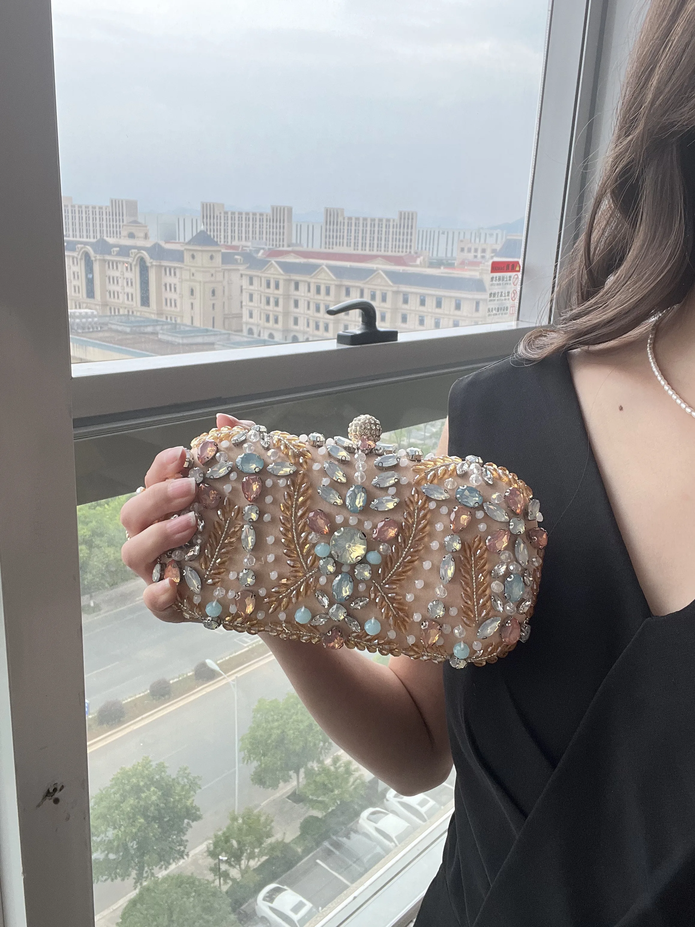 Women's Bridal Clutch Evening Bag Crystal Handbag with Chain Shoulder Strap for Party Wedding Female Fashion Accessory