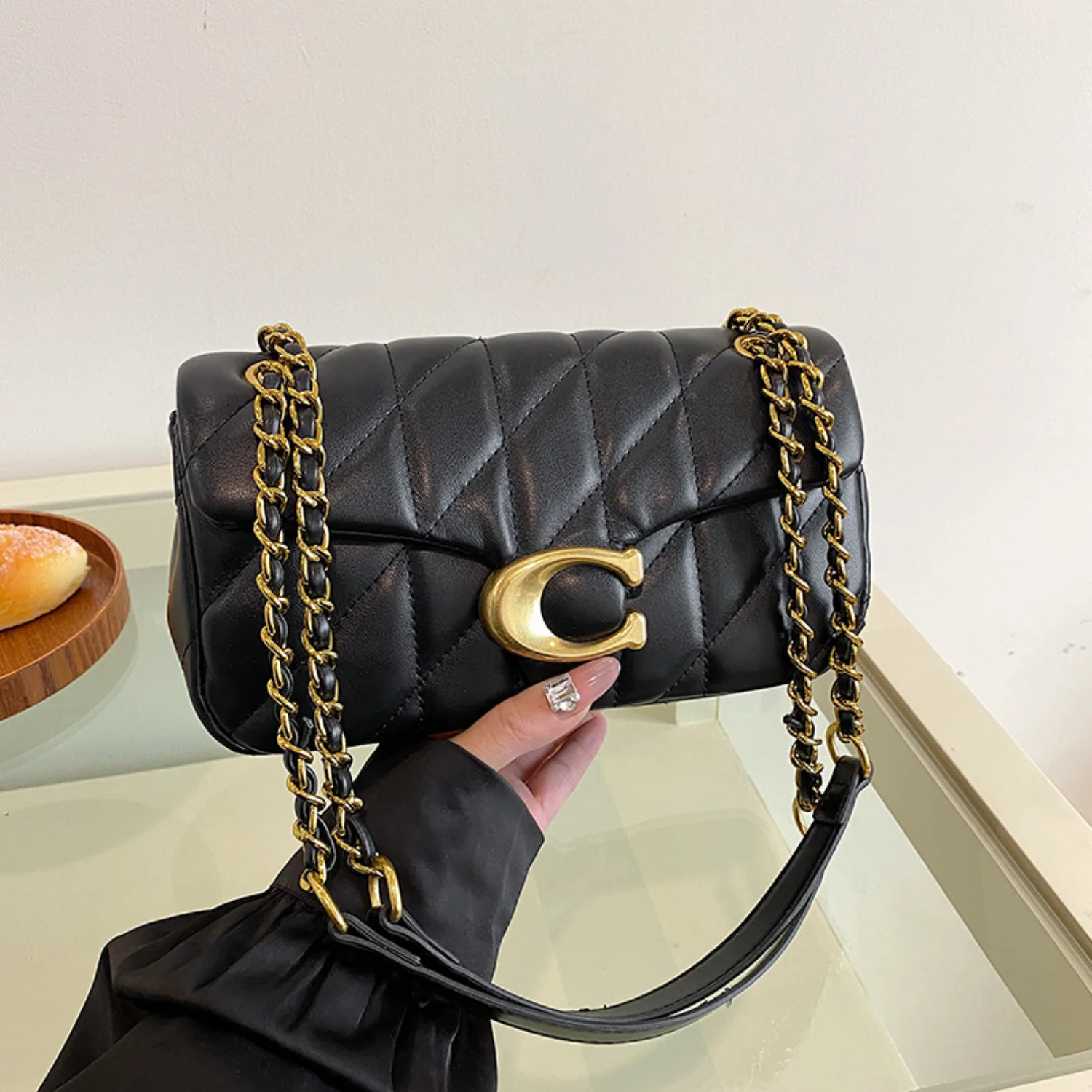 2026 New Women's Fashionable Light Luxury Large Capacity Classic Handbag, Gold Chain Single Shoulder Diagonal Cross Bag for Girl