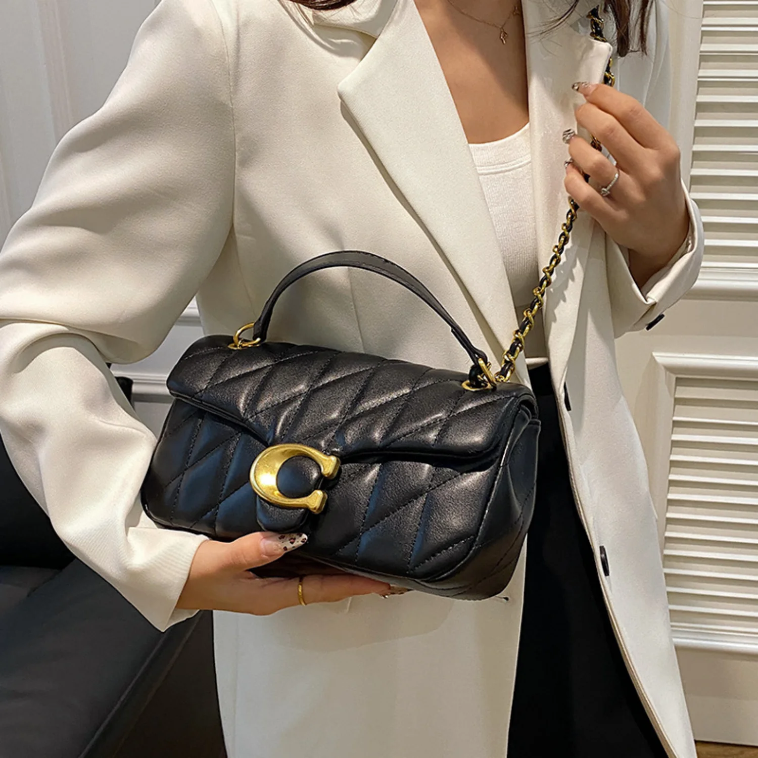 2026 New Women's Fashionable Light Luxury Large Capacity Classic Handbag, Gold Chain Single Shoulder Diagonal Cross Bag for Girl