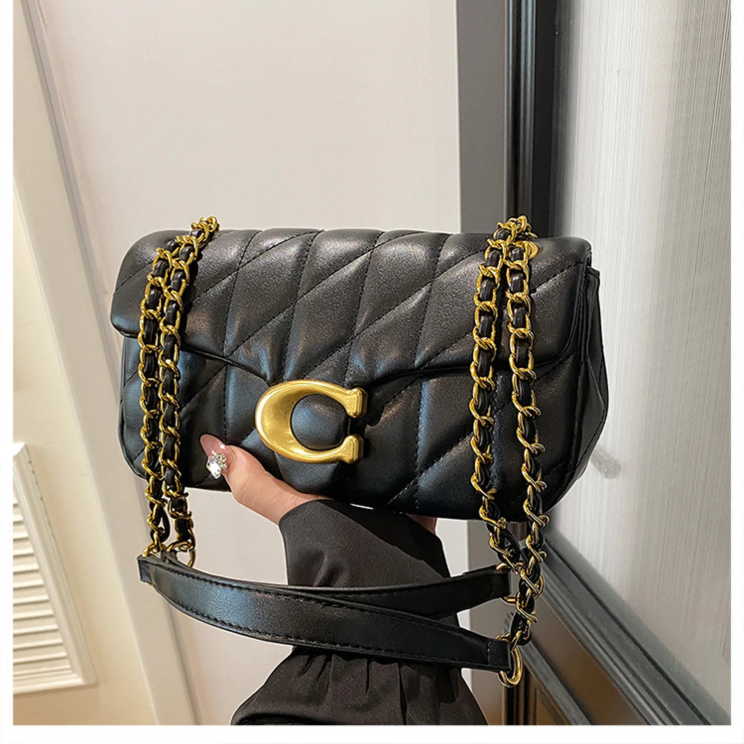 2026 New Women's Fashionable Light Luxury Large Capacity Classic Handbag, Gold Chain Single Shoulder Diagonal Cross Bag for Girl