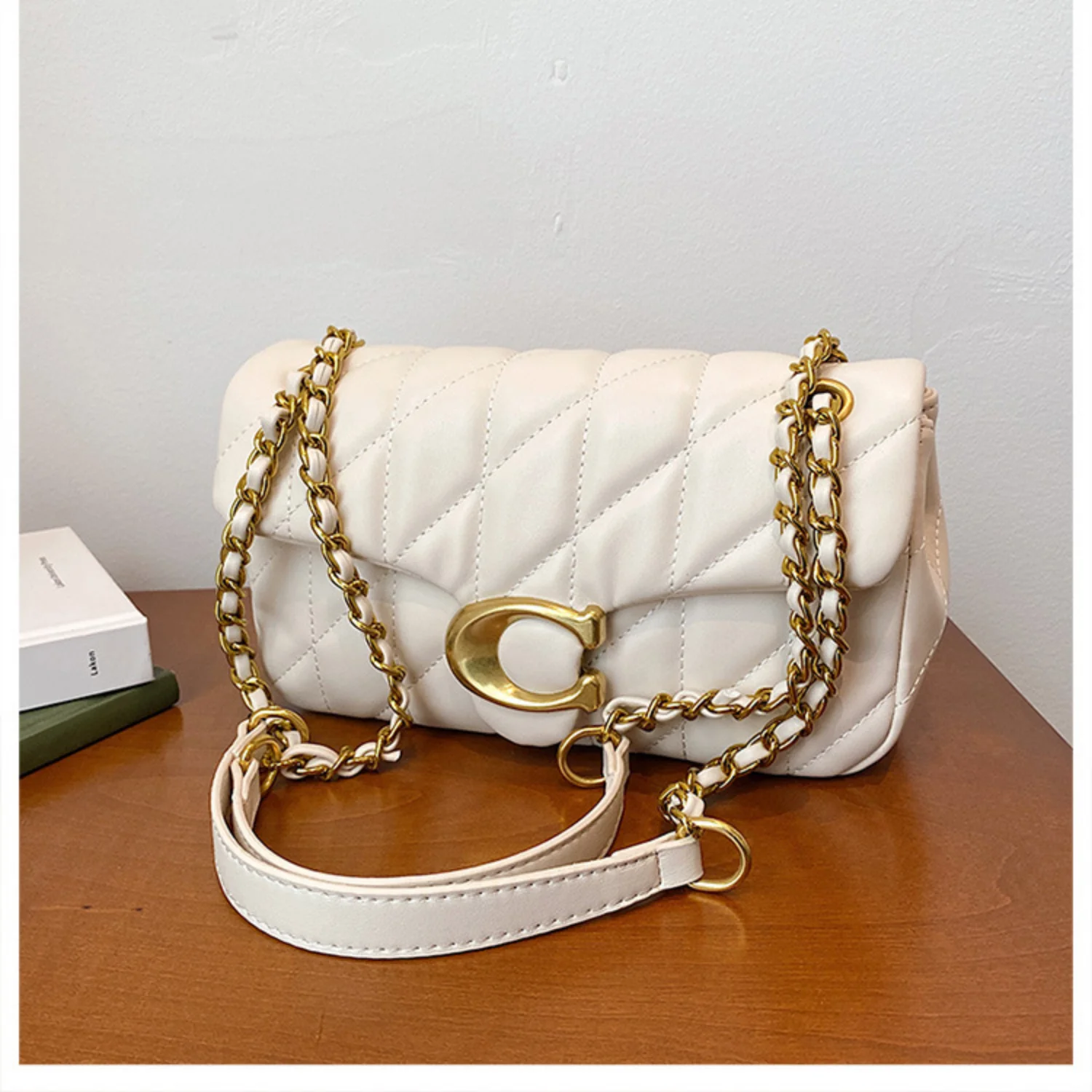 2026 New Women's Fashionable Light Luxury Large Capacity Classic Handbag, Gold Chain Single Shoulder Diagonal Cross Bag for Girl