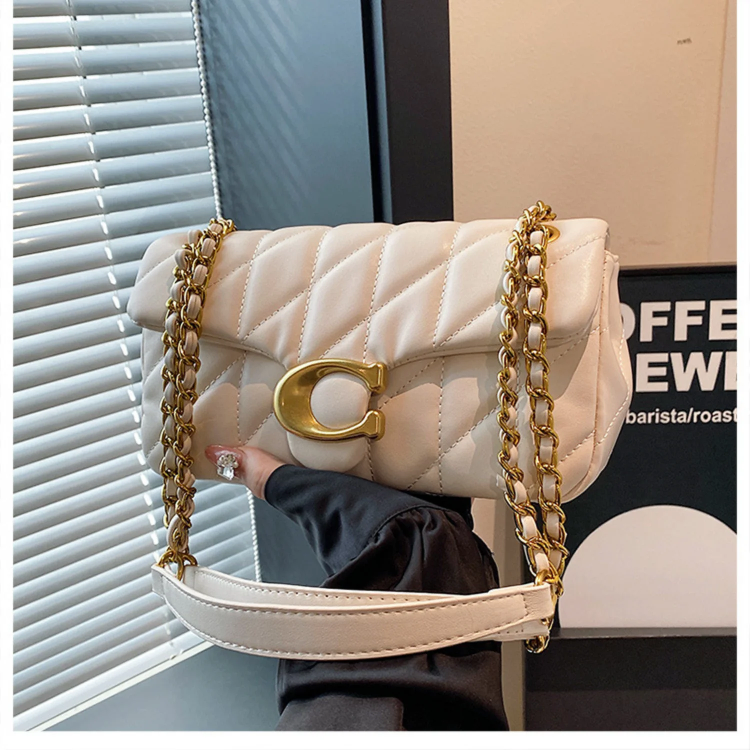 2026 New Women's Fashionable Light Luxury Large Capacity Classic Handbag, Gold Chain Single Shoulder Diagonal Cross Bag for Girl